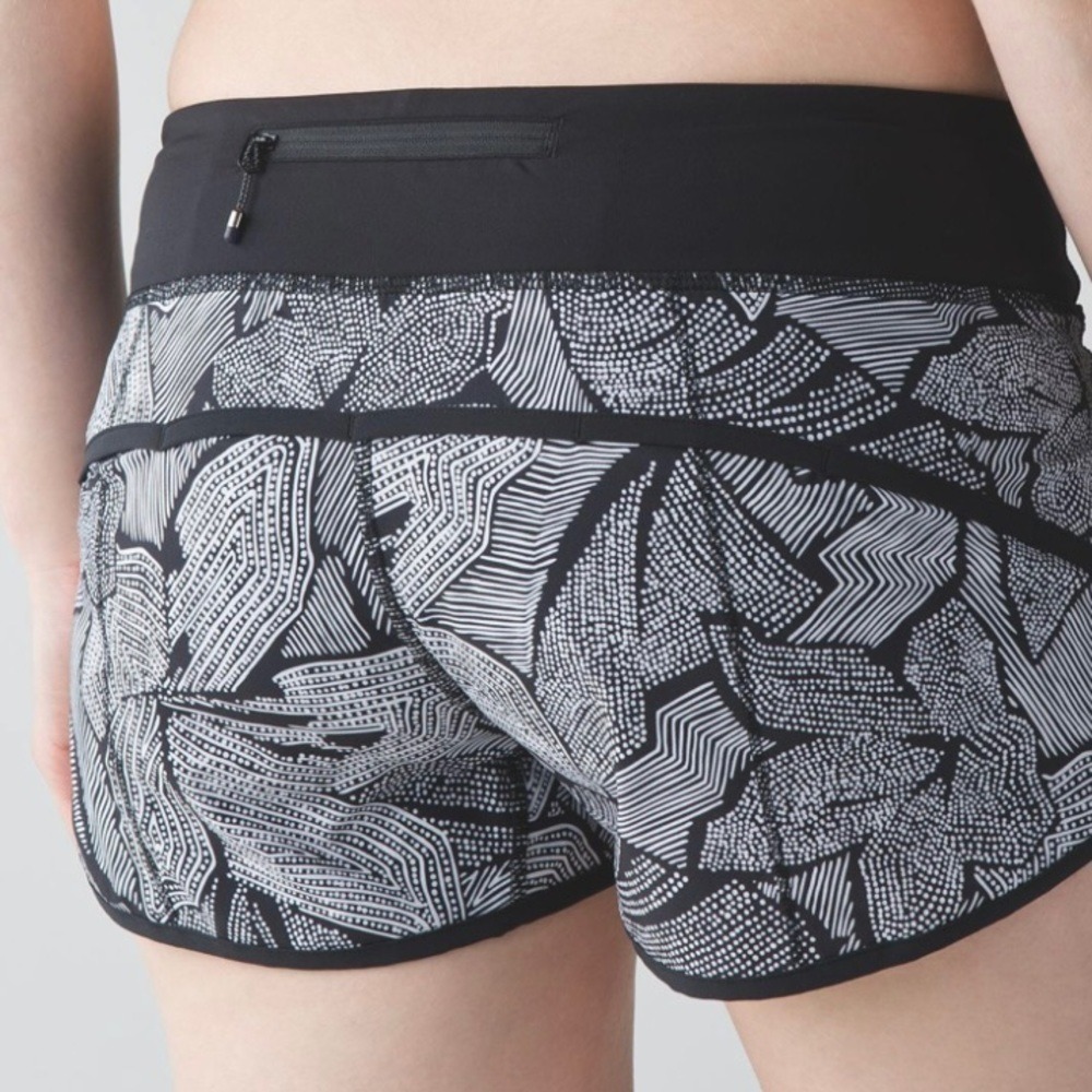 Lululemon Speed Short‎ (2.5" Inseam), Dottie Tribe B/W